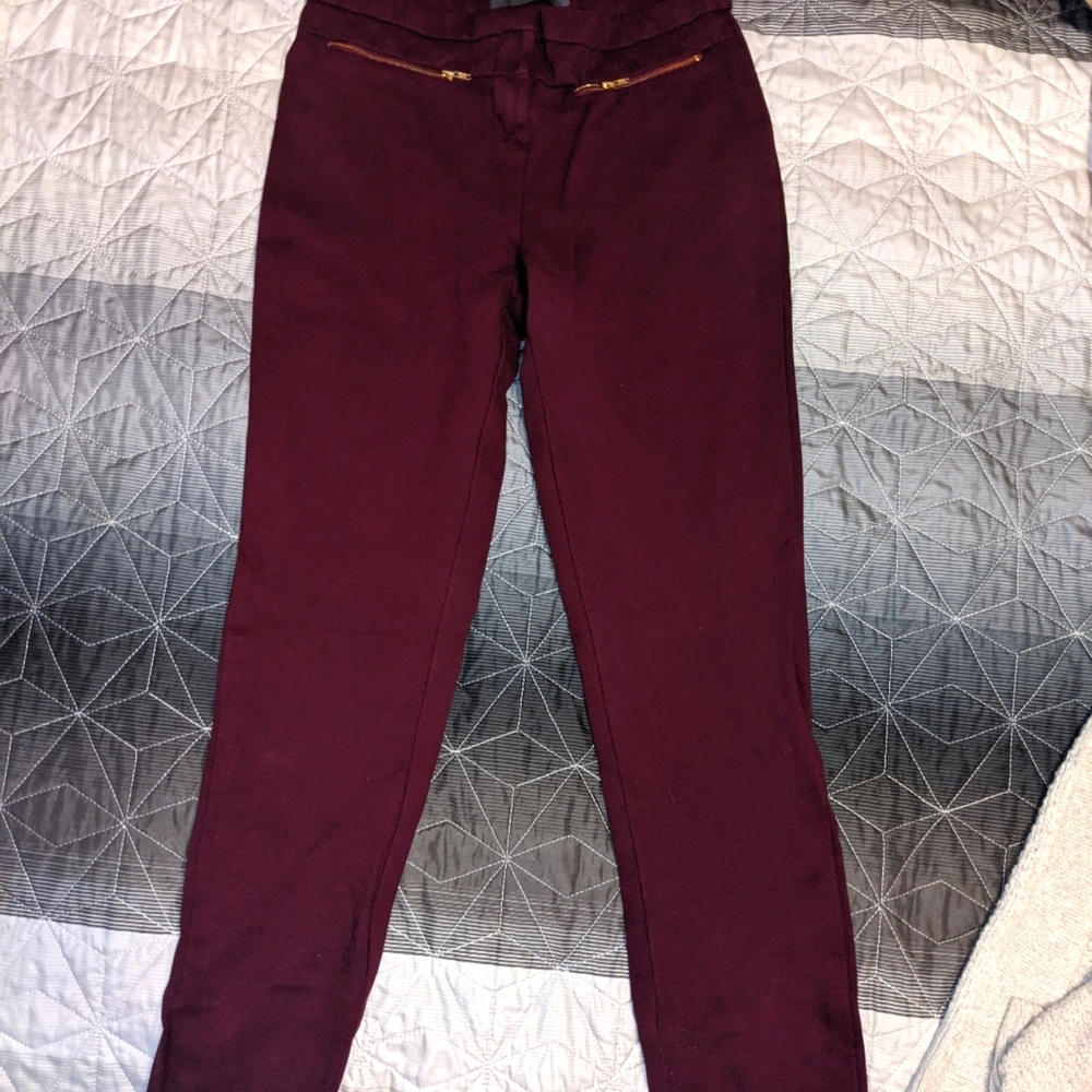 Suzy Shier burgundy leggings with gold accents EUC